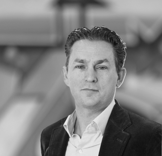 Michiel Tegen Kleurenachtergrond In ZW